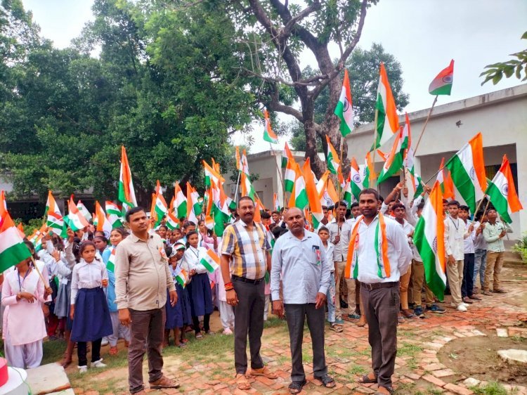 Raibareli-हर घर तिरंगा' के तहत श्री नेहरु इंटर कालेज विष्णुखेड़ा के बच्चों ने निकाली प्रभातफेरी*