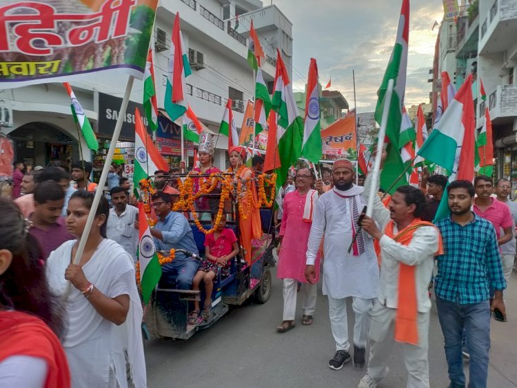 Raibareli-विश्व हिंदू परिषद बजरंग दल द्वारा विभिन्न मार्गों से निकाली गई भव्य तिरंगा यात्रा