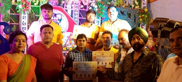 Raibareli-व्यापारियों ने कृष्ण जन्म उत्सव कमेटी को किया सम्मानित