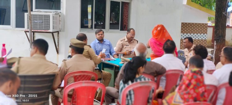 Raibareli-थाना समाधान दिवस में एसडीएम व सीओ ने सुनीं फरियादियों की फरियाद*