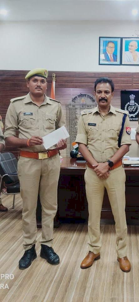 Raibareli-बहादुरी का परिचय देने वाले पांच पुलिसकर्मियों को पुलिस अधीक्षक ने किया सम्मानित