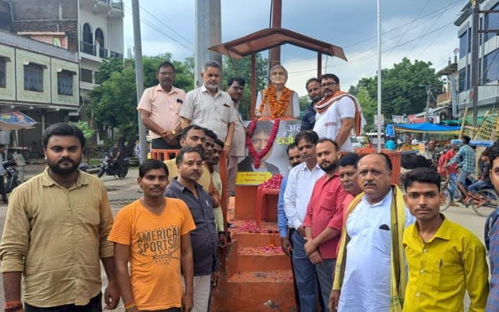 Raibareli-हास्य कलाकार राजू श्रीवास्तव के निधन पर हुआ श्रद्धांजलि कार्यक्रम*