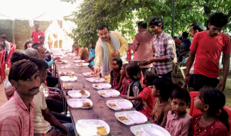 Raibareli-बल्ला बरौला में हुआ बच्चों का भंडारा, हजारों ने छका प्रसाद