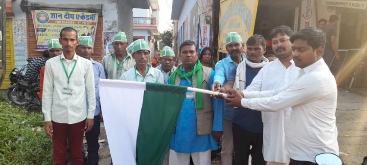 Raibareli-सपा नेता फिरोज अहमद ने हरी झंडी दिखा किसानों को किया रवाना*