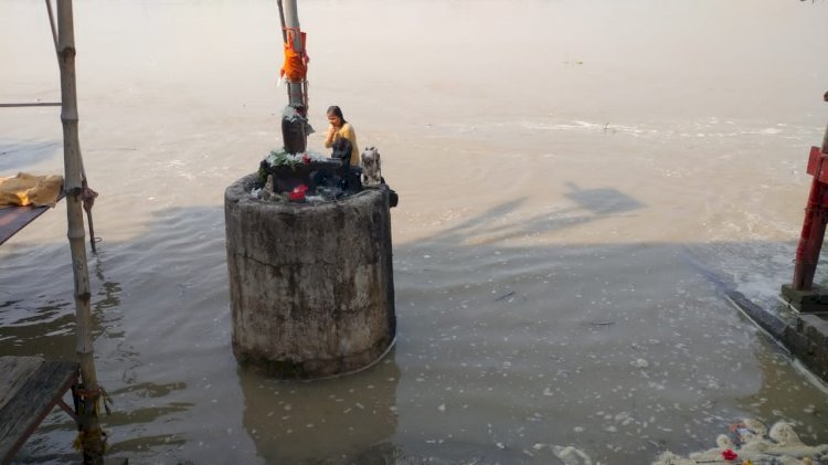 रायबरेली-गंगा का जल स्तर लगातार बढ़ रहा गंगा किनारे बसे लोगों में दहशत,,,,