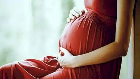 दिवाली पर प्रेग्नेंट महिलाएं अपनाएं ये टिप्स, नहीं होगी कोई परेशानी