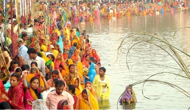 पीएम मोदी ने दी छठ की बधाई, यूपी में सुरक्षा के पुख्ता इंतजाम, आज दिया जाएगा अस्‍ताचलगामी सूर्य को अर्घ्य