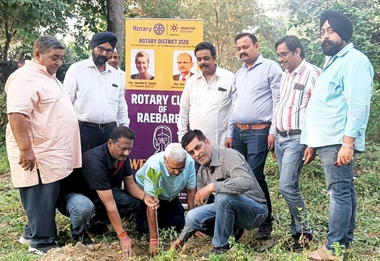 Raibareli-ऑक्सीजन और औषधि प्रदान करने वाले वृक्ष आने वाली पीढ़ी के लिए ज़रूरी: अरविंद श्रीवास्तव*