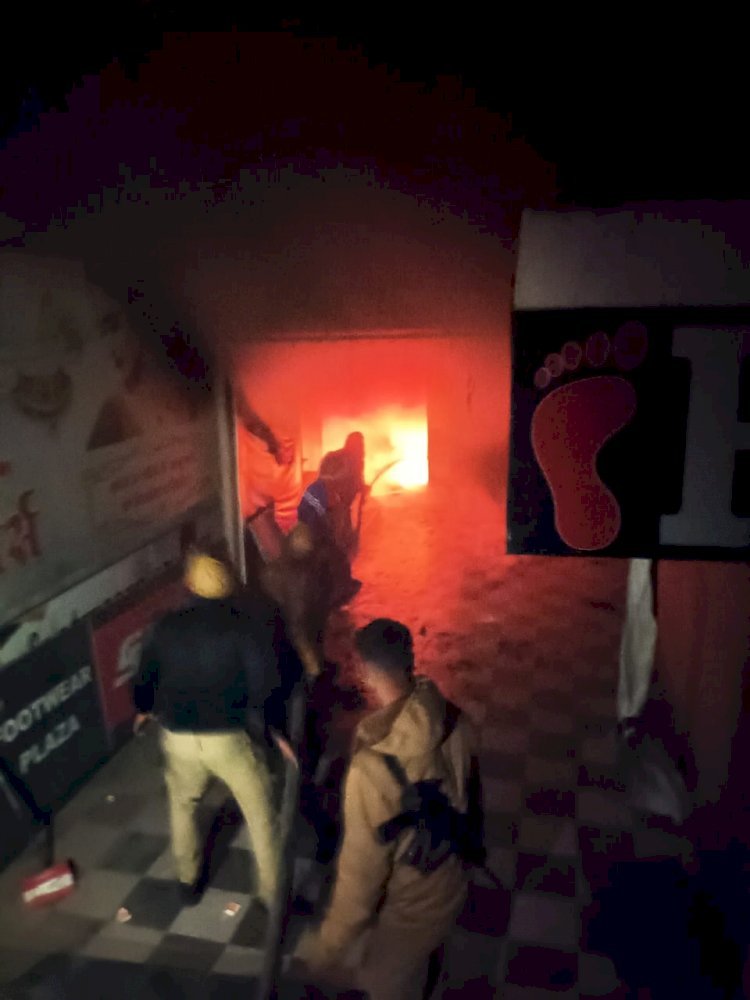 Raibareli-आग का तांडव, लाखों का माल राख में तब्दील