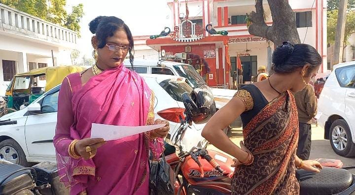 रायबरेली-बधाई बजाने गई किन्नर से छेड़छाड़ का आरोप,,,,,,