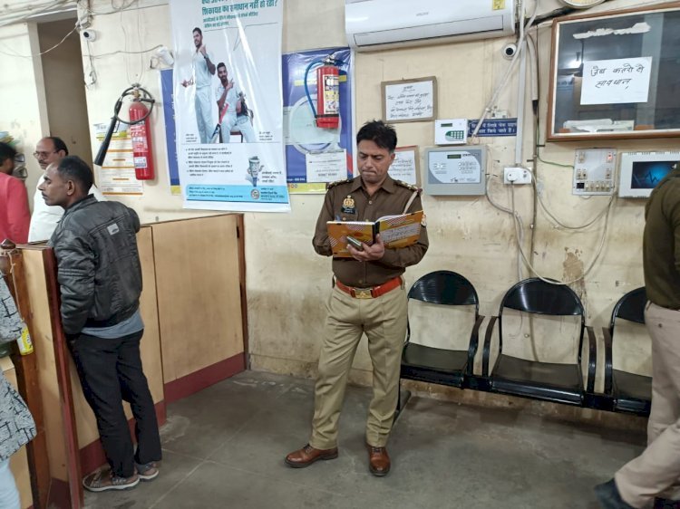 Raibareli-कोतवाल ने कस्बा के विभिन्न बैंकों की सुरक्षा व्यवस्था को लेकर चेकिंग अभियान चलाया।