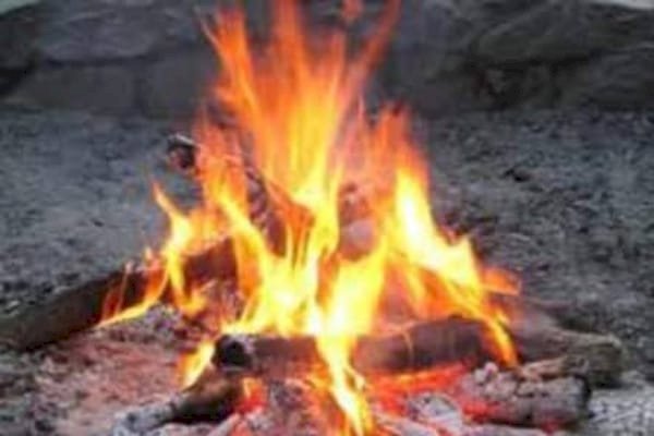 Raibareli-कड़ाके की ठंड के बावजूद इलाके में कहीं भी अलाव न जलने से आक्रोश*