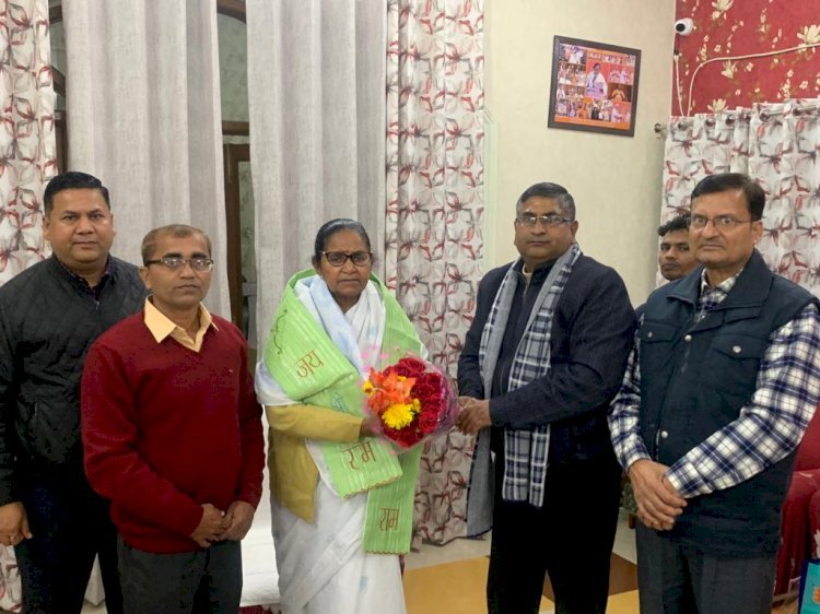 Raibareli-शिक्षक समस्याओं को लेकर जिला संयोजक शिक्षक प्रकोष्ठ ने शिक्षा मंत्री से की मुलाकात*