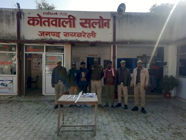 चोरी की योजना बनाते हुए पुलिस ने 5 लोगों को गिरफ्तार कर जेल भेजा।