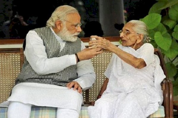 मां हीराबेन के निधन पर PM मोदी हुए भावुक, Tweet कर लिखा- शानदार शताब्दी का ईश्वर चरणों में विराम