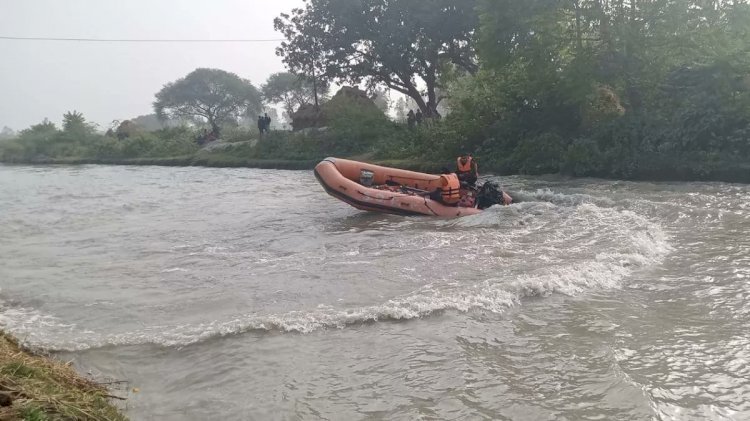 24 घण्टे बाद भी मासूम दो बेटियों का शव नही हुआ बरामद