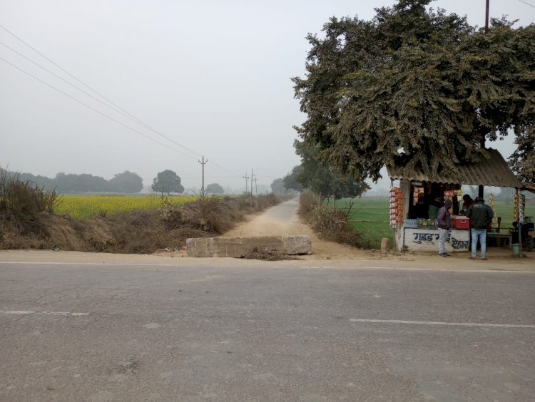 Raibareli-सैकड़ों ग्रामीणों के आवागमन का मार्ग पत्थर डालकर किया गया बंद*