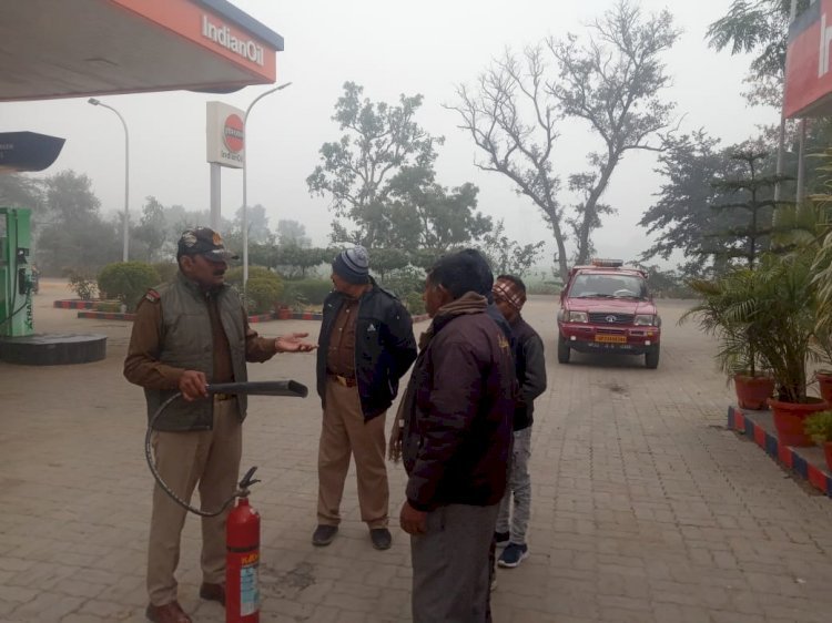 Raibareli-फायर स्टेशन सलोन की टीम ने पेट्रोल पंप के कर्मचारियों को आग से बचाव के लिए प्रशिक्षित किया।
