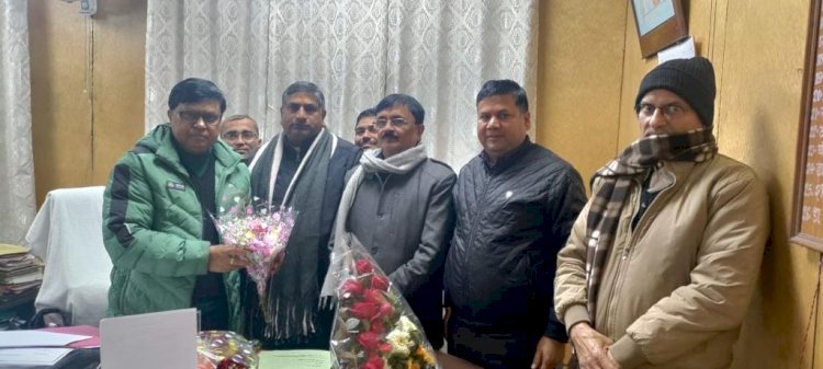 Raibareli-शिक्षकों के प्रतिनिधिमंडल ने शिक्षा निदेशक से की मुलाकात