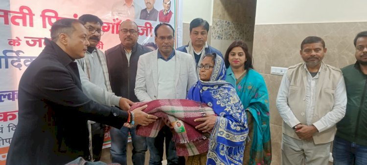 Raibareli-कांग्रेस पार्टी के पदाधिकारियों ने धूमधाम से मनाया प्रियंका गांधी का जन्मदिन