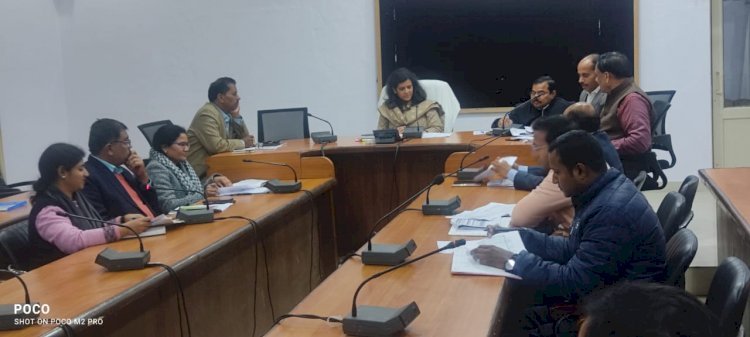 Raibareli-जिलाधिकारी ने बैंकों में लंबित प्रकरण शीघ्र निस्तारित करने के दिये निर्देश