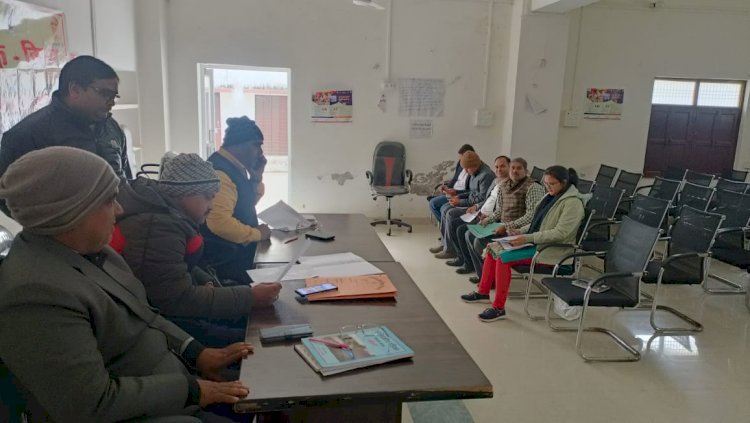 Raibareli-शीतलहर के चलते ब्लॉक दिवस में पहुंचे सिर्फ चार फरियादी*