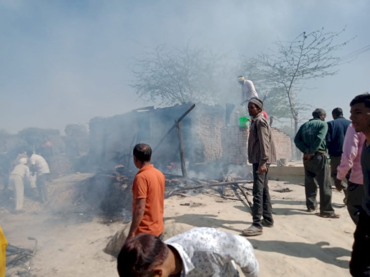 रायबरेली-अचानक आग लगने लाखों की क्षति,,,,