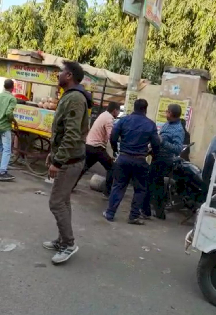 Raibareli-थानाध्यक्ष संजय त्यागी से नही संभल रहा क्षेत्र,थाने से चंद कदमो की दूरी पर होता रहा तांडव