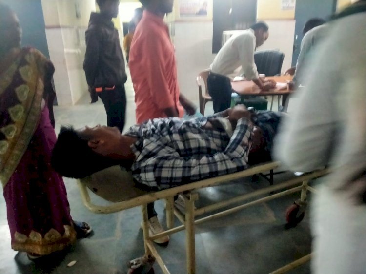 Raibareli-दो बाईकों में आमने सामने भिड़ंत हालत गंभीर