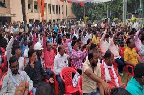 बिजली कर्मियों की हड़ताल खत्म, कर्मचारी संघ के नेता शैलेंद्र दुबे ने किया ऐलान, कर्मचारियों पर हुई कार्रवाई होगी वापस!