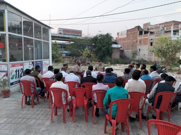 Raibareli-त्योहारों के मद्देनज़र पुलिस ने चलाया सघन चेकिंग अभियान थाने व हुयी पीस कमेटी की बैठक 