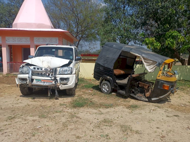 Raibareli-टेंपो व स्कार्पियो की टक्कर में वाहनों के परखच्चे उड़े ड्राइवर गंभीर रूप से घायल।