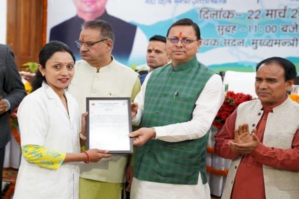 Uttarakhand: धामी सरकार ने 824 एएनएम को सौंपा नियुक्ति पत्र, स्वास्थ्य मंत्री धनसिंह रावत ने दी बधाई