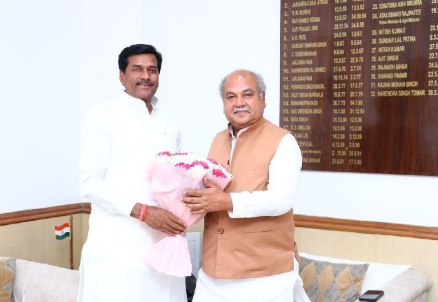 केन्द्रीय मंत्री नरेन्द्र सिंह तोमर से राज्यमंत्री भारत सिंह कुशवाह की मुलाकात, हाईटेक नर्सरी को लेकर हुई बात