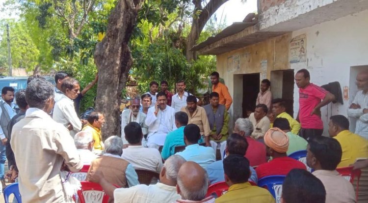 रायबरेली-कांग्रेस के पूर्व प्रत्याशी अतुल सिंह ने चौपाल लगाकर सुनी जन समस्याएं,,,,