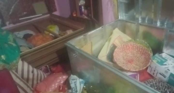 रायबरेली-छत के रास्ते घर में घुसे चोरों ने पार किया लाखों का माल,,,,