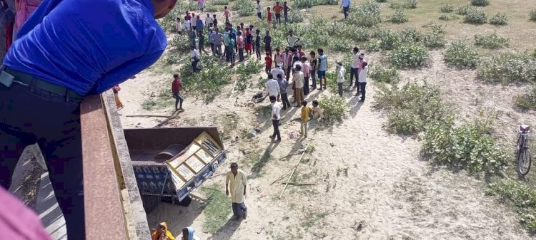 शाहजहांपुर : गर्रा नदी की रेलिंग तोड़ पुल से नीचे गिरी ट्रैक्टर-ट्रॉली, हादसे में 6 की मौत कई घायल…
