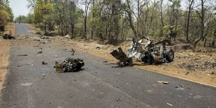 दंतेवाड़ा में बड़ा नक्सली हमला, 11 जवान शहीद