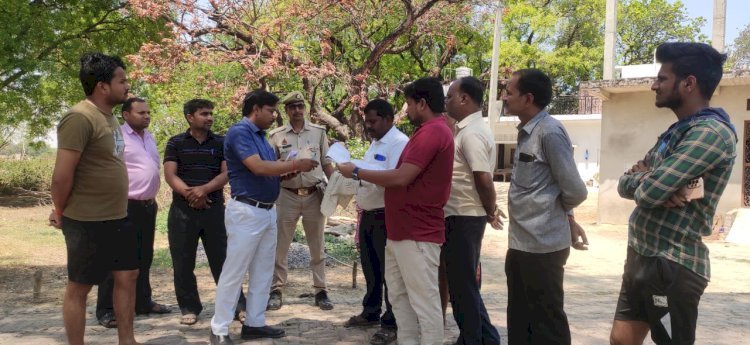 रायबरेली-तहसीलदार ने राजस्व टीम के साथ दौलतपुर गांव पहुंचकर ग्राम सभा की भूमि पर बने  माकानों का किया निरीक्षण,,,,