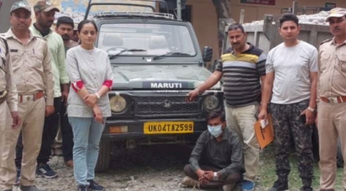 बाघ को परेशान करना जिप्सी ड्राइवर को पड़ा महंगा, वन विभाग ने किया गिरफ्तार, फ़िलहाल बंद की गई सफारी