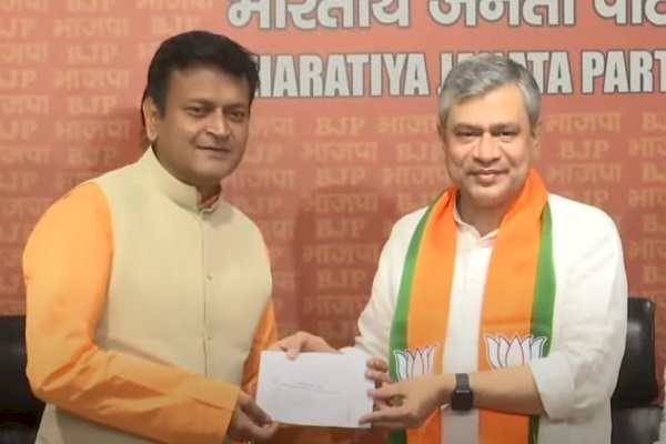 JDU के पूर्व प्रवक्ता अजय आलोक BJP में हुए शामिल, केंद्रीय मंत्री अश्वनी वैष्णव ने दिलाई पार्टी की सदस्यता