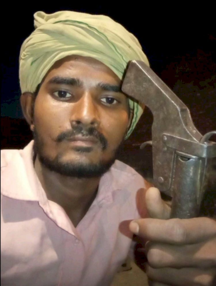 Raibareli-अवैध असलहे के साथ फेसबुक पर शेयर की रील