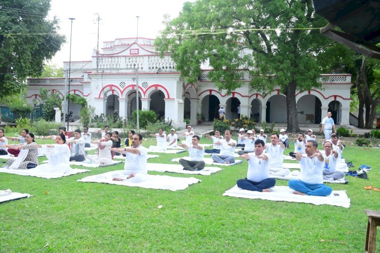 Raibareli-विश्व योग दिवस के अवसर पर आयोजित हुआ योग शिविर