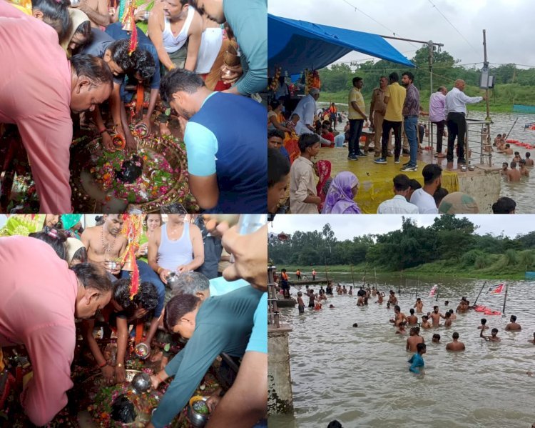 Raibareli-सावन के प्रथम सोमवार को भवरेश्वर मंदिर में श्रद्धालुओं ने टेका माथा 