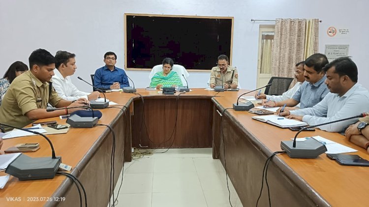 Raibareli-अफवाहों से रहे दूर,अराजक तत्वों पर रखे कड़ी नजर: डीएम*