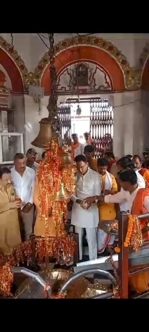 Raibareli-लोक निर्माण मंत्री ने प्रसिद्ध शिव मंदिर भवरेश्वर में की पूजा अर्चना 