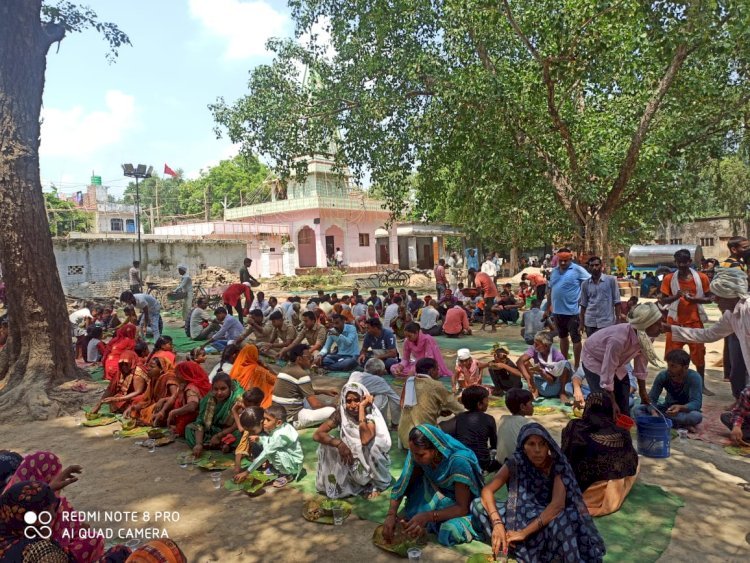 Raibareli-झारखंडेश्वर मंदिर मटका पर एतिहासिक विशाल भंडारा संपन्न हुआ।