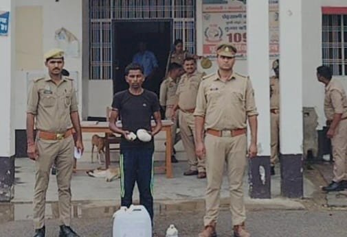 Raibareli-20 लीटर अवैध शराब व शराब बनाने की सामग्री के साथ अभियुक्त गिरफ्तार 