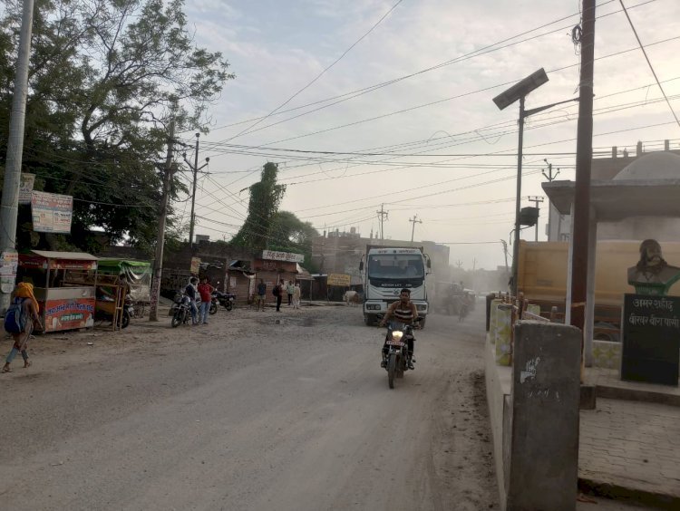 Raibareli-लालगंज नगर की सड़कों पर धूल के गुबार से लोग परेशान*