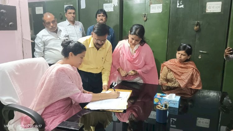 नवागंतुक जिलाधिकारी हर्षिता माथुर ने किया पदभार ग्रहण